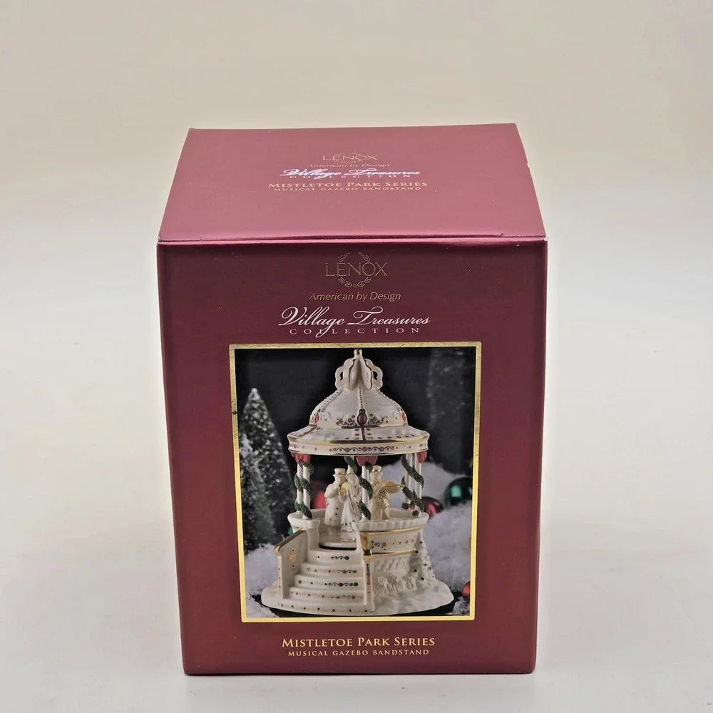 Lenox Mistletoe Park Musical Gazebo Bandstand Porcelain Gold Trim #775766 Boxed